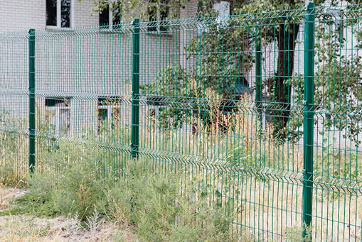 Зелёный забор из евросетки (3Д забор) в Крыму для ограждения дома